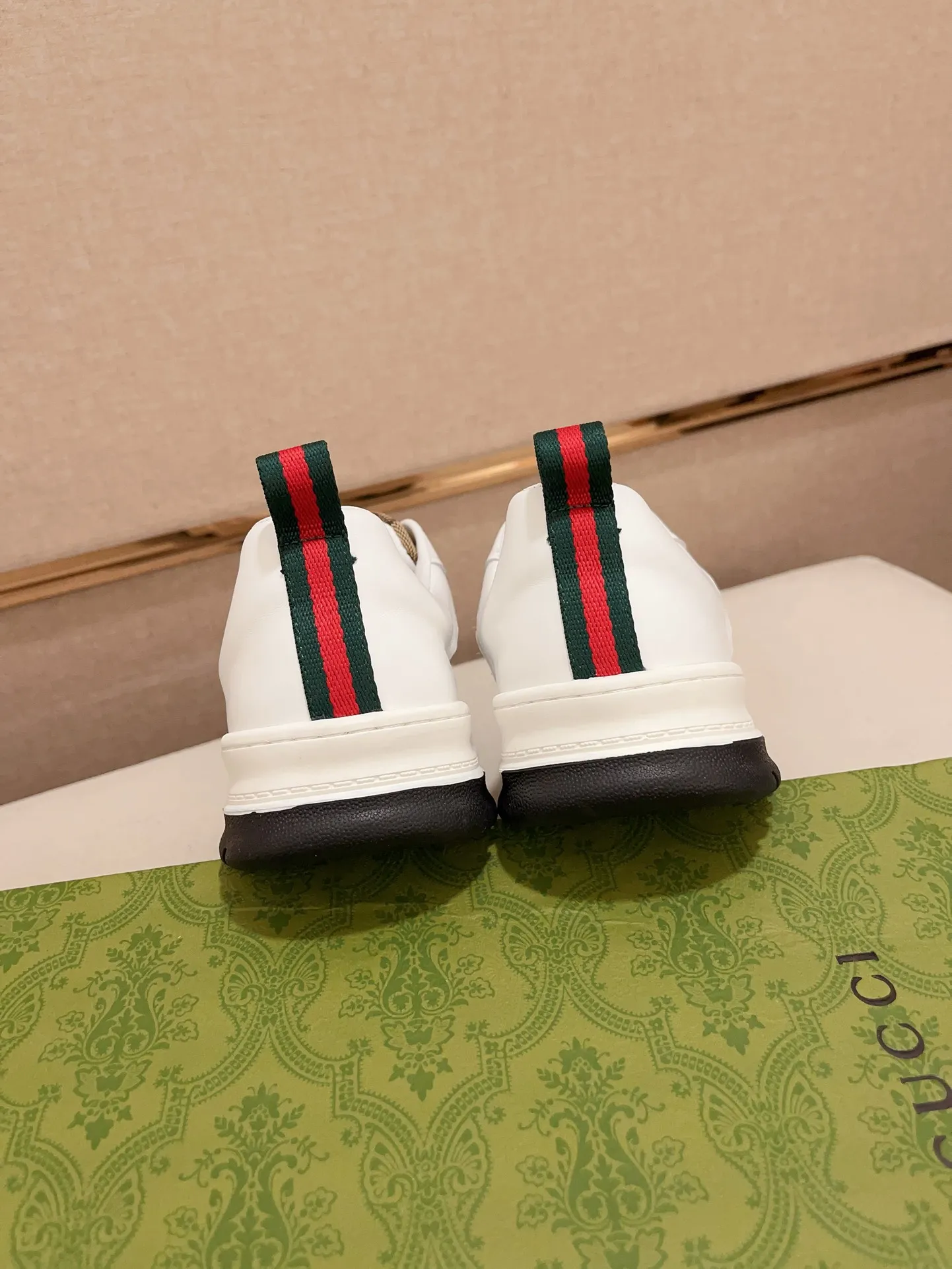 Men's clothing and shoes💰:400💰 (GUCCI) The latest model from the official website 🎁🎁Casual and fashionable men's shoes👟, hot style 💥The version is simple and elegant, exclusive for trendy men. Unique official website latest brand elements 👑Gucci original decoration, fashionable and generous, the fabric is original cowhide ✅sheepskin lining, the official website specifies wear-resistant casual outsole, the classic model is taken in kind at the counter🎬38-44 (45 is not returned or exchanged)